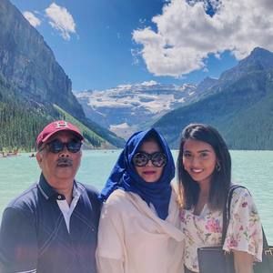 Meet your Posher, Zainah